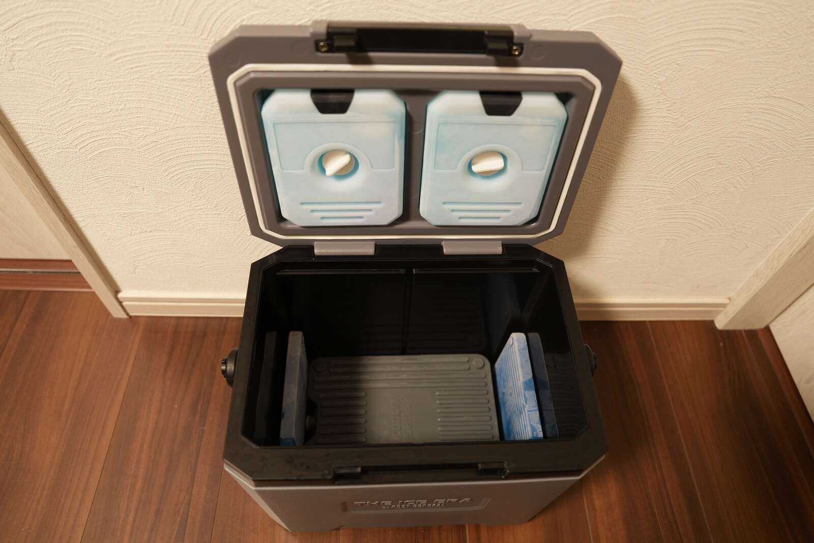 THE ICE ERA 12L に COOLER SHOCK 3枚を配置した庫内