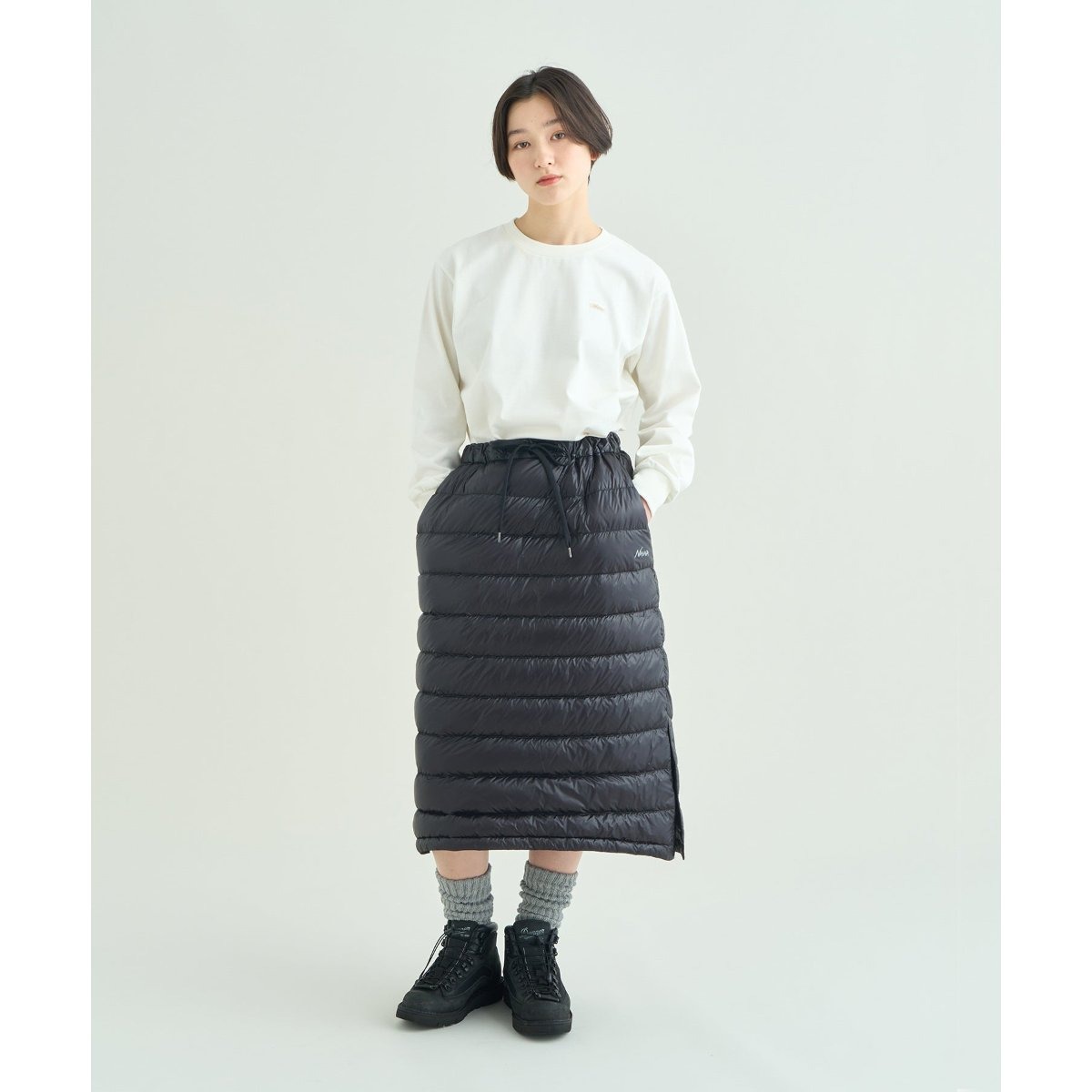 マウンテンロッジ ダウンスカート（ウィメンズ・BLK）の着用イメージ