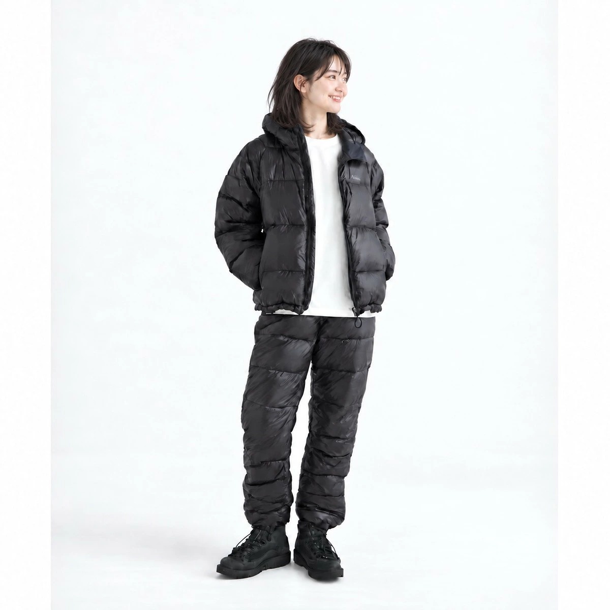 マウンテンロッジ ダウンパンツ（ウィメンズ・BLK）の着用イメージ